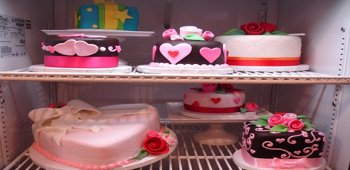 valentines-day-ready-to-go-cakes